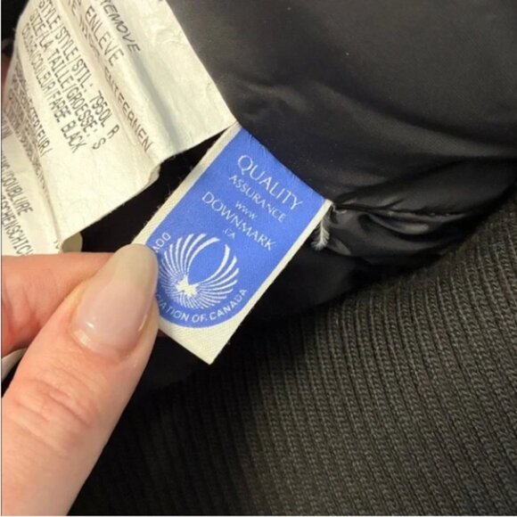 CANADA GOOSE CHILLIWACK BOMBER COAT WITH FUR TRIMMED HOOD - Picture 8 of 8